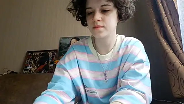 Snapshot of JesseniaHanney chatting on October 16, 2025, 9:10 am JesseniaHanney online show from October 16, 2025, 9:10 am