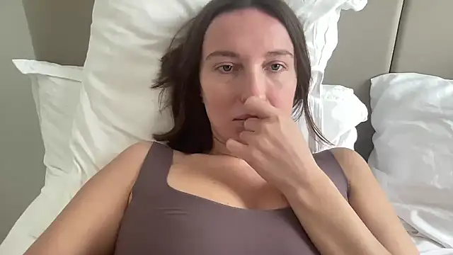 Snapshot of CArivora chatting on February 25, 2026, 12:15 pm CArivora online show from February 25, 2026, 12:15 pm