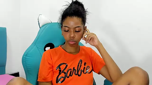 Dakota evans18 online show from November 28, 2025, 2:47 am