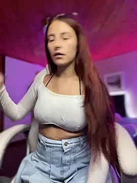 Im scarlett18 online show from October 21, 2025, 3:46 pm