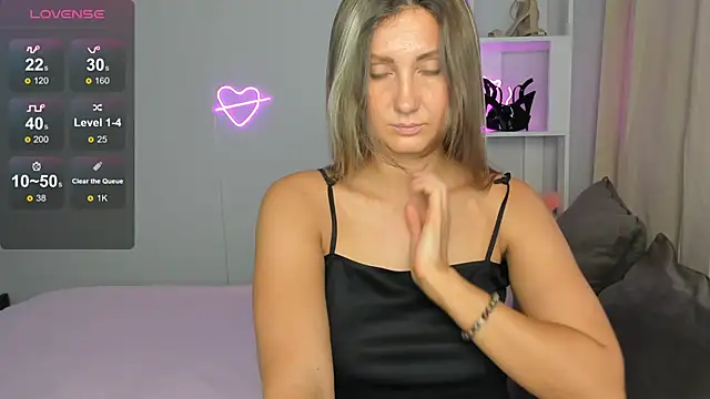 NikkiKiss   online show from October 21, 2025, 1:39 am