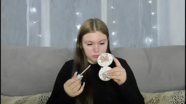 Snapshot of Musegirl chatting on December 19, 2025, 1:56 am Musegirl online show from December 19, 2025, 1:56 am