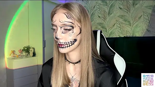 EvaPeace online show from October 31, 2025, 4:19 pm