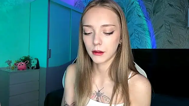 EvaPeace online show from November 14, 2025, 5:11 pm