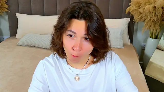 EdenSolis online show from July 3, 2026, 9:37 am