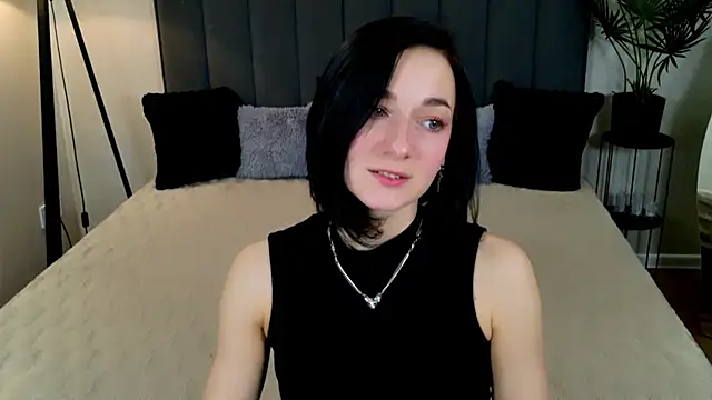 BaileeLynn online show from May 6, 2026, 12:21 pm