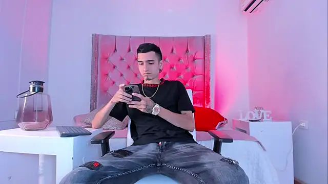 Ethan Boy  online show from October 16, 2025, 7:59 pm