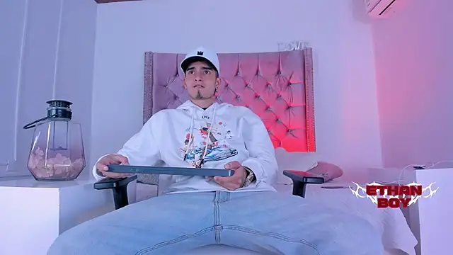 Ethan Boy  online show from November 24, 2025, 8:41 pm