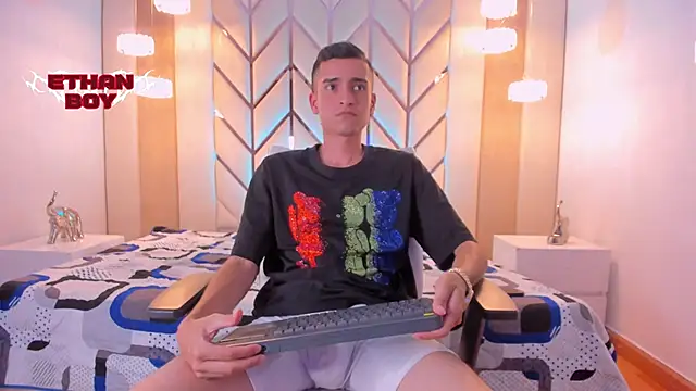 Snapshot of Ethan_Boy_ chatting on February 17, 2026, 8:04 pm Ethan Boy online show from February 17, 2026, 8:04 pm