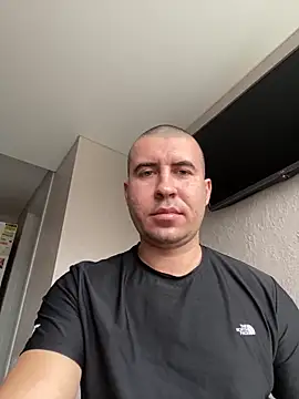 AronMode online show from November 16, 2025, 10:43 am