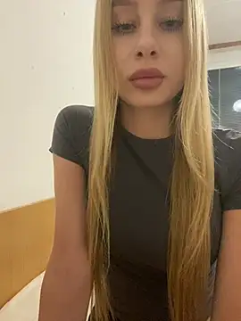 Snapshot of RemyStyles chatting on March 18, 2026, 10:13 pm RemyStyles online show from March 18, 2026, 10:13 pm