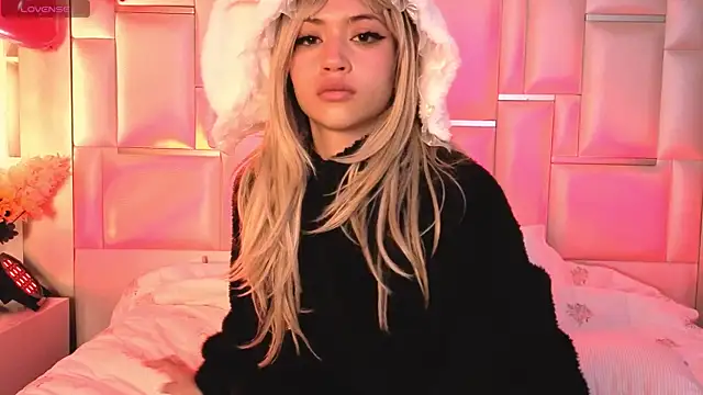 Snapshot of NameaRohouse chatting on February 17, 2026, 5:48 am NameaRohouse online show from February 17, 2026, 5:48 am