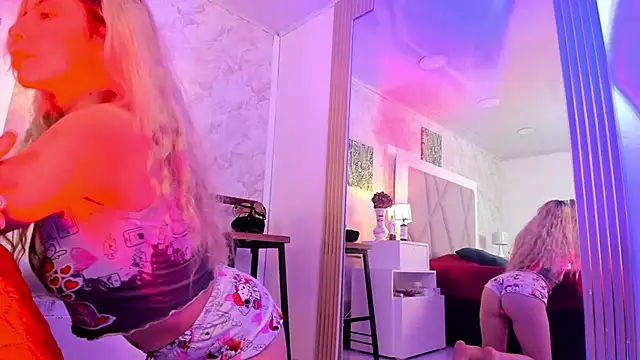 Sophie teller online show from October 13, 2025, 4:12 am