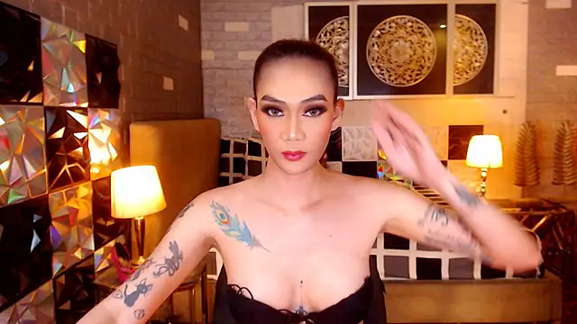 MeatyCockLuna online show from December 2, 2025, 11:00 pm