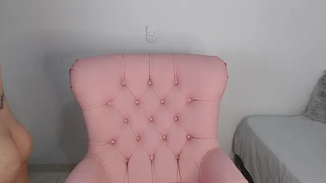 KiaraOlivera online show from December 2, 2025, 12:21 pm