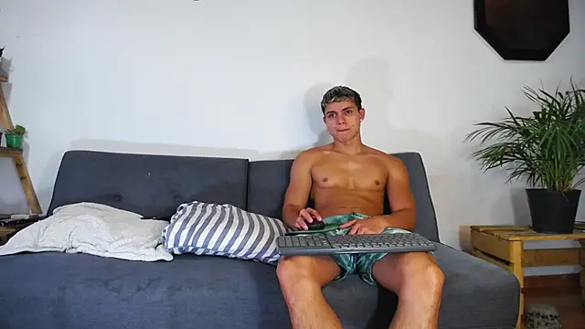 mirallesandbig online show from October 18, 2025, 10:21 pm