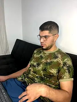 mirallesandbig online show from December 1, 2025, 10:26 pm