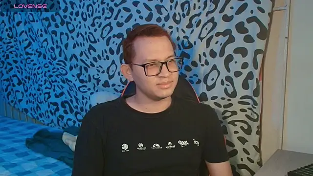 Snapshot of Josh_18cm chatting on October 17, 2025, 12:25 am Josh 18cm online show from October 17, 2025, 12:25 am