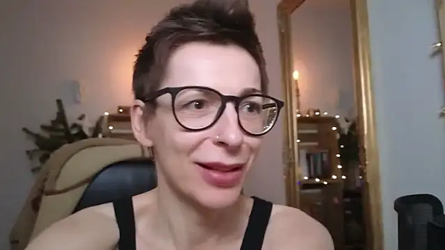 Snapshot of Antifistin chatting on December 5, 2025, 1:14 am Antifistin online show from December 5, 2025, 1:14 am