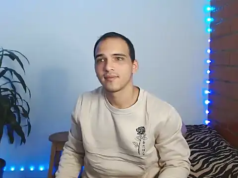 Maax3023 online show from October 24, 2025, 1:07 pm