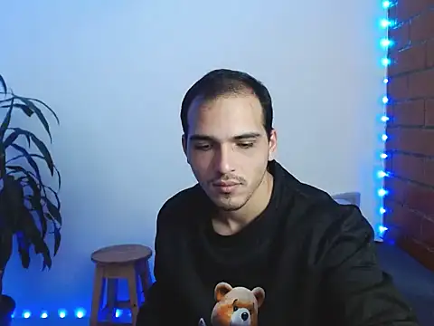 Maax3023 online show from November 6, 2025, 6:31 pm