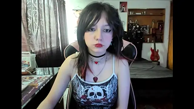 Maki Zein  online show from November 5, 2025, 4:07 pm