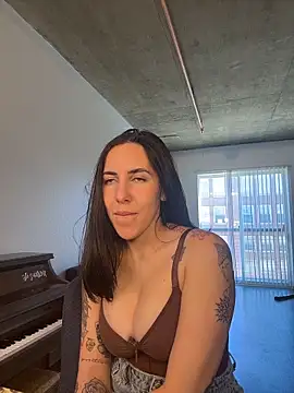 Lolathebaddie online show from February 15, 2026, 6:15 pm