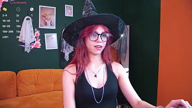Snapshot of SabrinaCutie chatting on October 14, 2025, 9:43 am SabrinaCutie online show from October 14, 2025, 9:43 am
