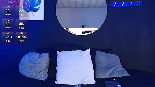 TamaraaRoss  online show from November 21, 2025, 7:01 pm