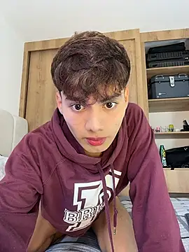 Snapshot of santi_Rush chatting on October 17, 2025, 9:28 pm santi Rush online show from October 17, 2025, 9:28 pm