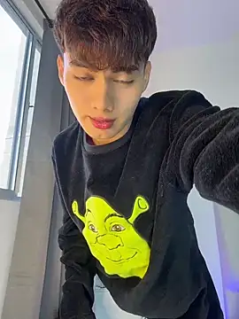 Snapshot of santi_Rush chatting on October 19, 2025, 8:42 pm santi Rush online show from October 19, 2025, 8:42 pm