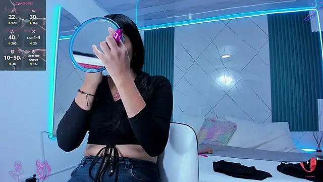 Briseida-White online show from November 3, 2025, 1:45 pm