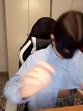  aliceewonder  online show from January 18, 2026, 5:06 pm