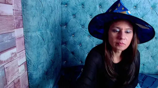 Kylie Bloom online show from October 31, 2025, 6:20 pm