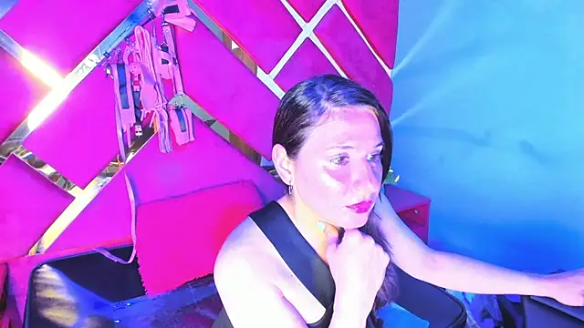 Kylie Bloom online show from April 15, 2026, 10:43 pm