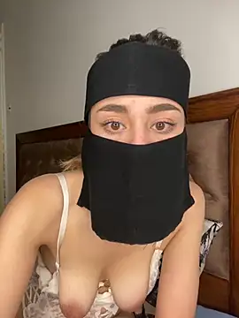 Milina123456 online show from November 1, 2025, 9:39 pm