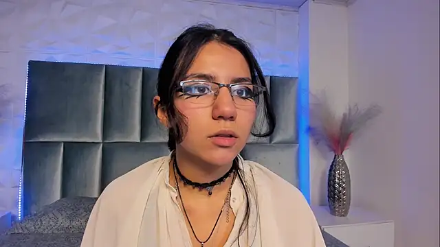 Snapshot of HollyPeach chatting on November 12, 2025, 7:46 pm HollyPeach online show from November 12, 2025, 7:46 pm