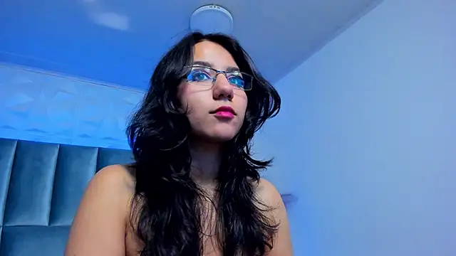 Snapshot of HollyPeach chatting on November 24, 2025, 7:57 pm HollyPeach online show from November 24, 2025, 7:57 pm