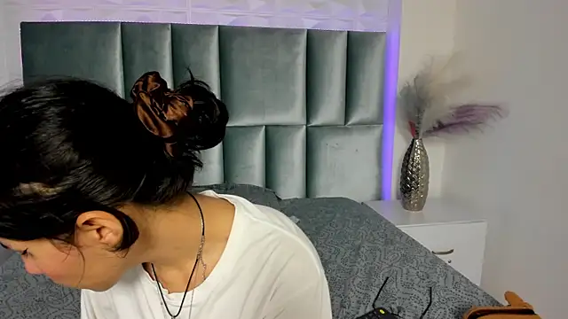 Snapshot of HollyPeach chatting on November 25, 2025, 7:47 pm HollyPeach online show from November 25, 2025, 7:47 pm