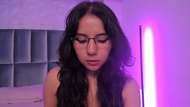 HollyPeach online show from February 26, 2026, 7:46 pm