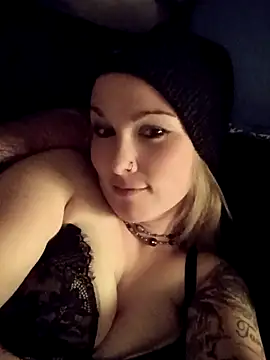 Snapshot of sexysiren93 chatting on November 12, 2025, 9:32 am sexysiren93 online show from November 12, 2025, 9:32 am