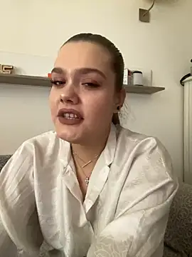Snapshot of xSlavicDollx chatting on October 19, 2025, 6:58 am xSlavicDollx online show from October 19, 2025, 6:58 am