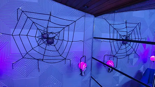 Snapshot of CinnamonHeat chatting on October 24, 2025, 11:06 am CinnamonHeat online show from October 24, 2025, 11:06 am