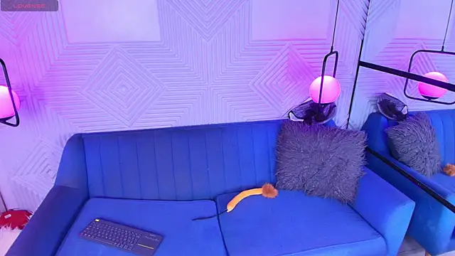 Snapshot of CinnamonHeat chatting on October 25, 2025, 11:07 am CinnamonHeat online show from October 25, 2025, 11:07 am