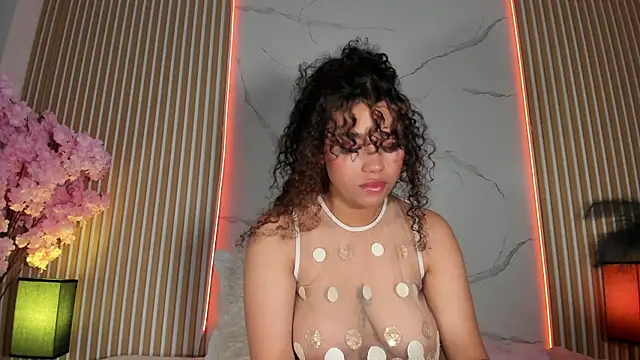 KellyAmbaris online show from November 7, 2025, 7:36 pm