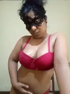 Expose Queen online show from February 25, 2026, 11:20 am