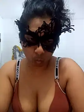 Expose Queen online show from May 24, 2026, 6:13 pm