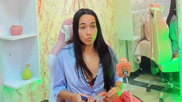 GabbiePrice online show from October 17, 2025, 3:25 pm