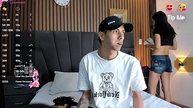 DerryAndIzzy online show from October 27, 2025, 4:05 am