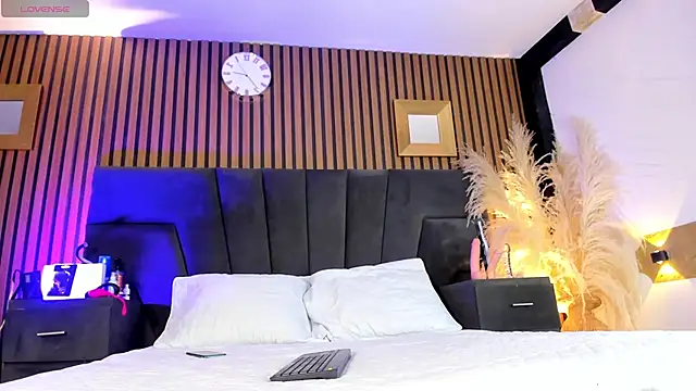 Snapshot of DerryAndIzzy chatting on December 19, 2025, 5:14 am DerryAndIzzy online show from December 19, 2025, 5:14 am